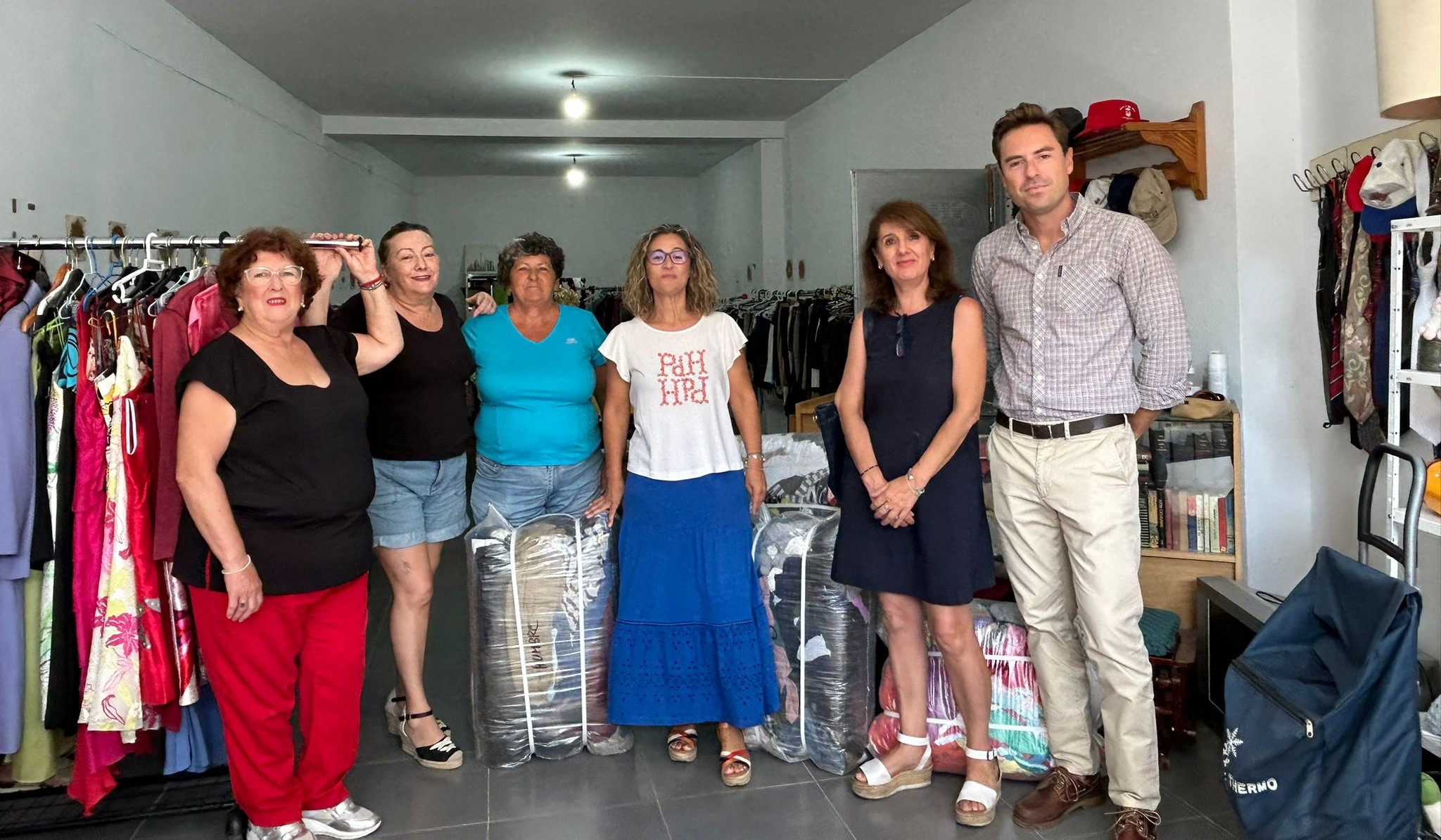 El Consorcio del Sector II entrega 100 kilos de ropa en el ropero municipal de Rioja